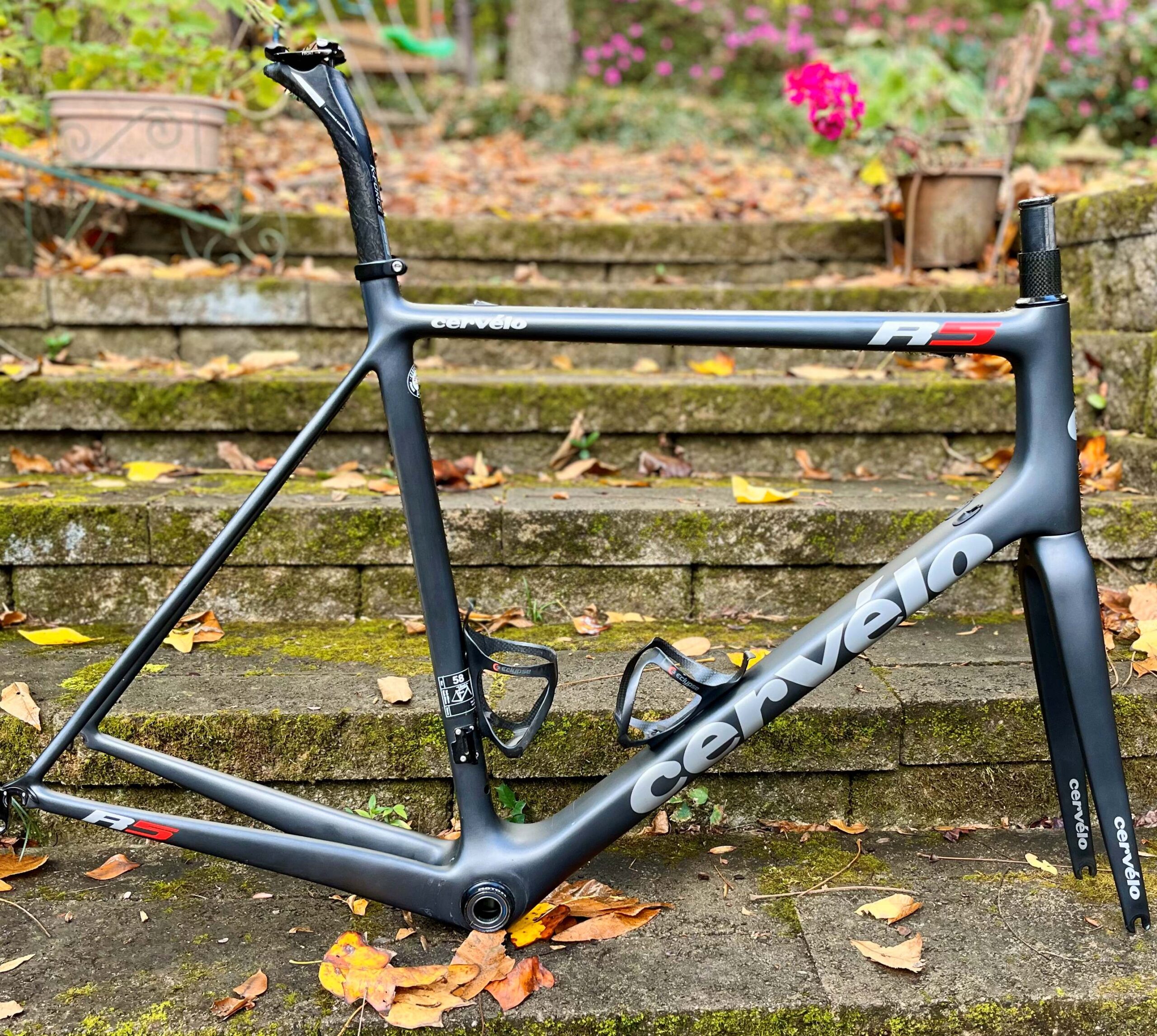 Cervelo R5 road frameset – near mint!