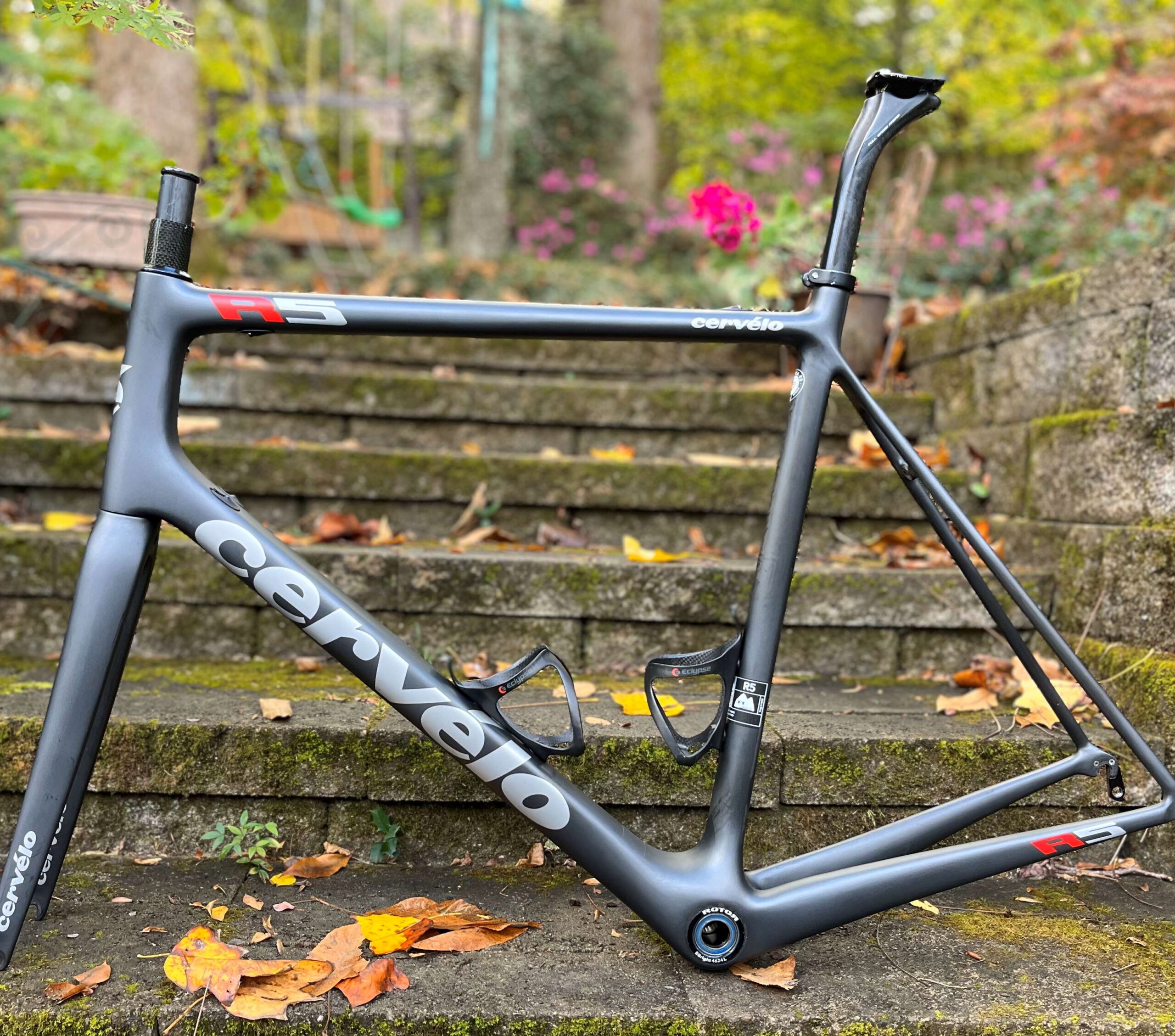 Cervelo R5 road frameset – near mint!