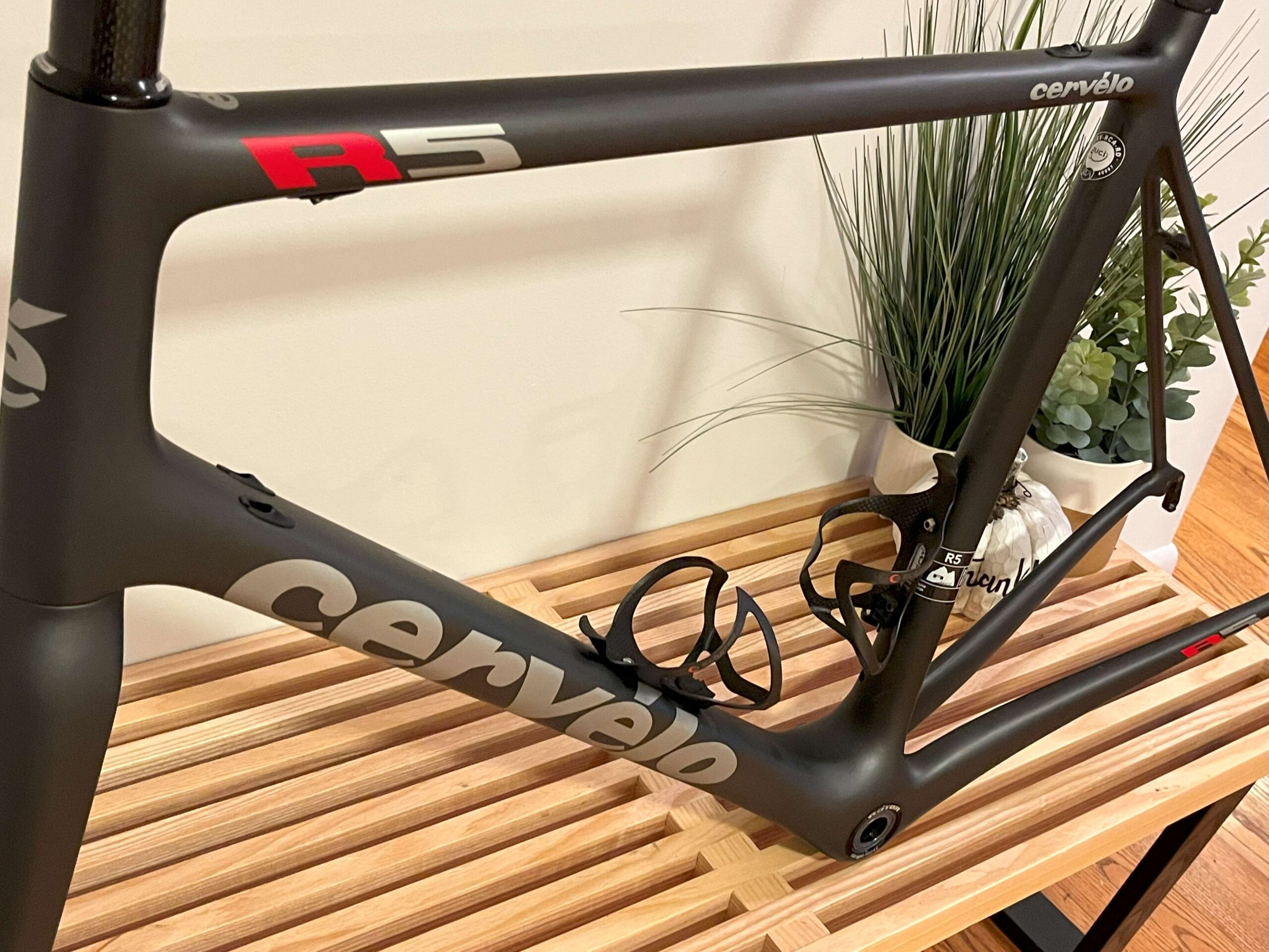 Cervelo R5 road frameset – near mint!