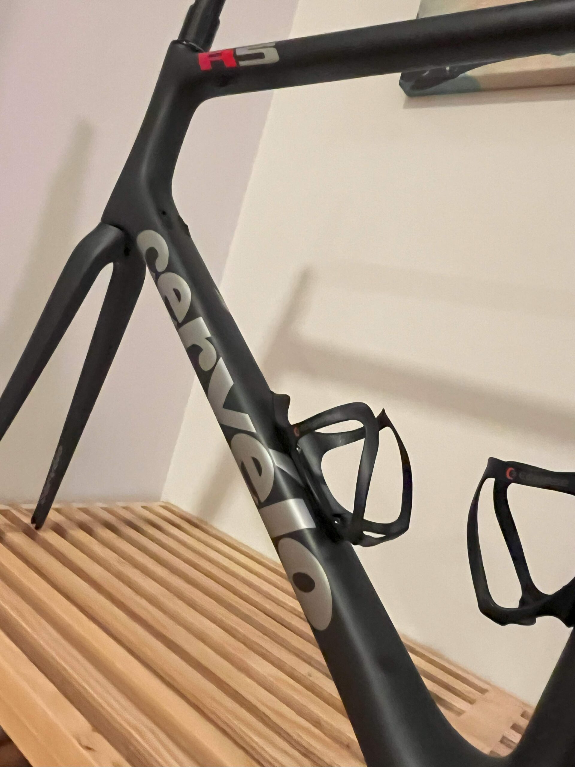 Cervelo R5 road frameset – near mint!