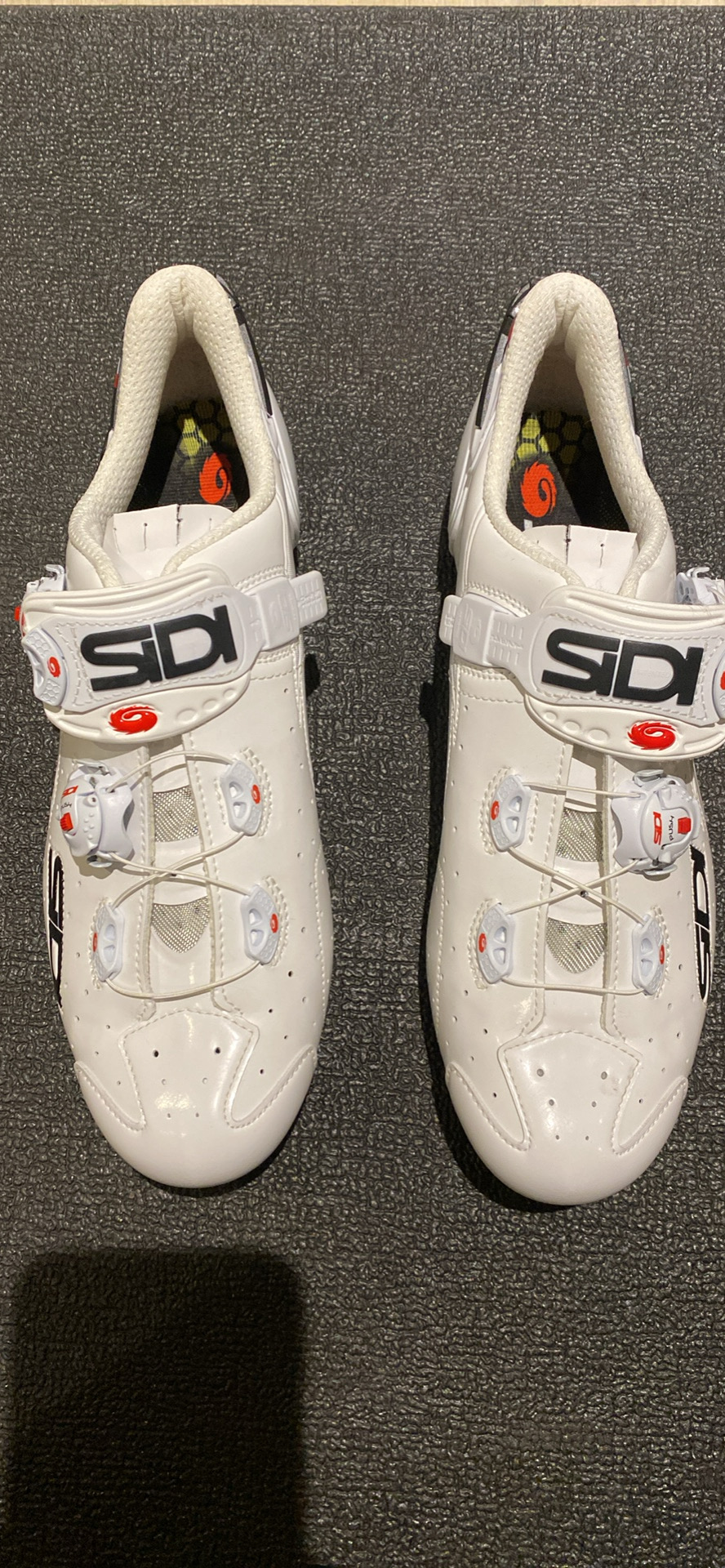 Sidi Wire Carbon Vernice cycling shoes. White / white. 4 bolt speedplay shoes.