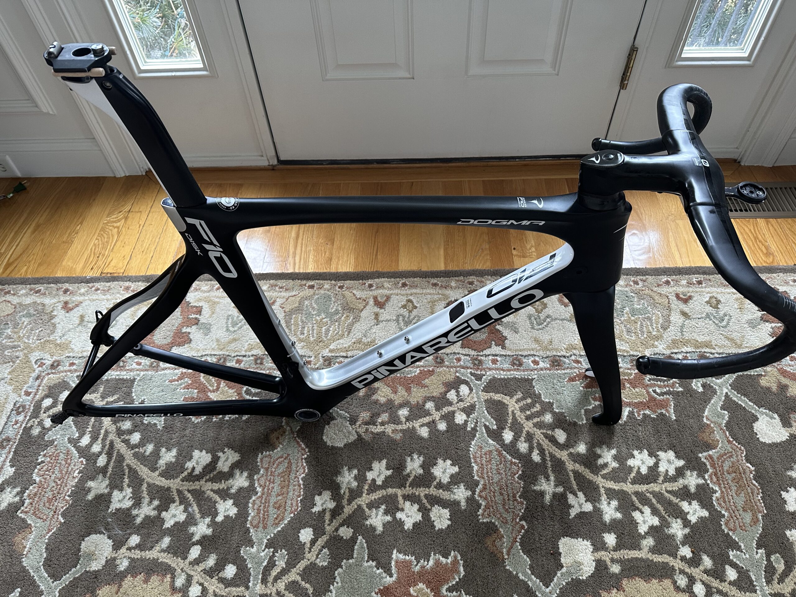 Pinarello Dogma F10 Disk (56cm) Frameset + Integrated Talon Aero bars (440/110)