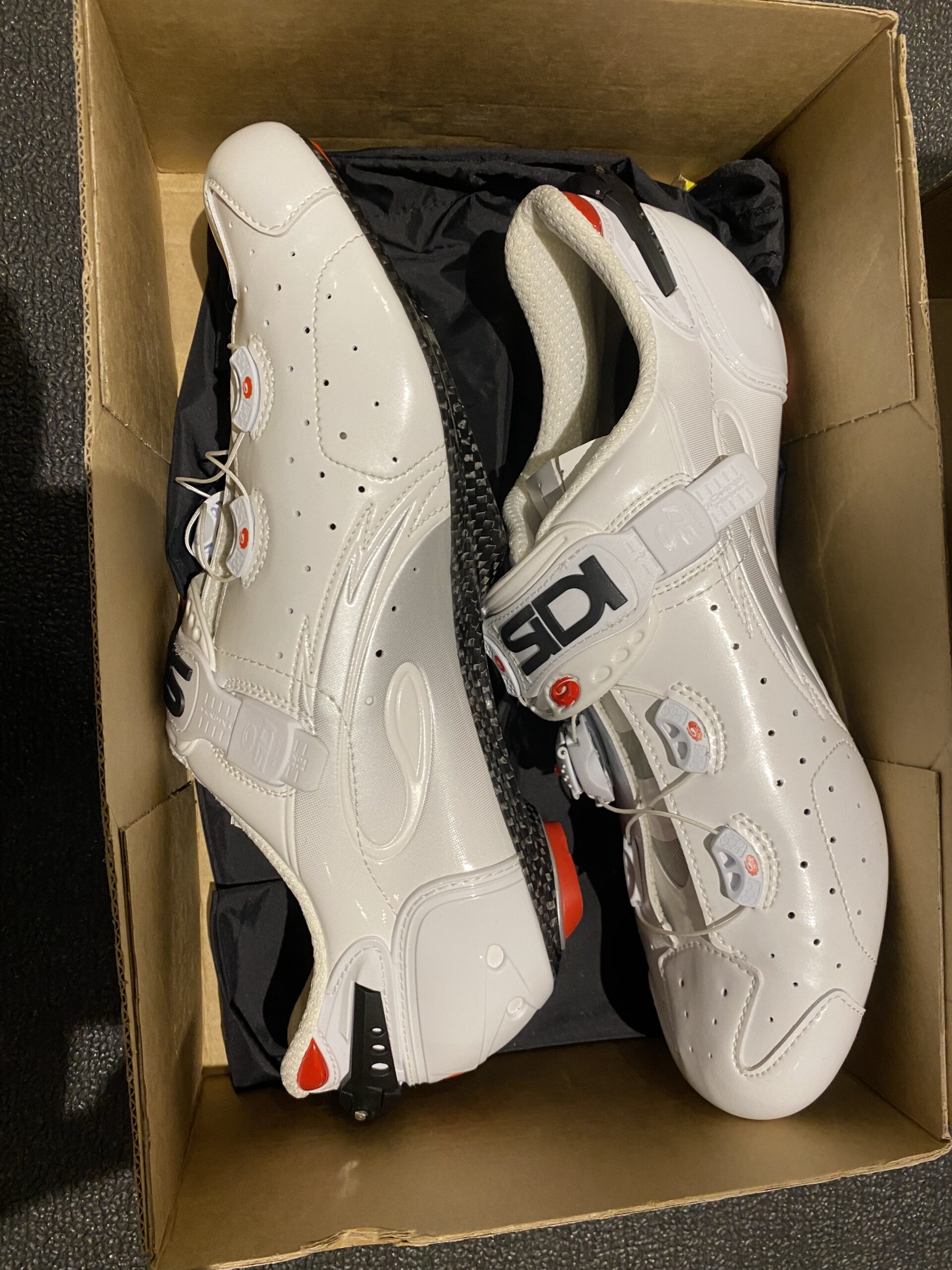 Sidi Wire Carbon Vernice cycling shoes. White / white. 4 bolt speedplay shoes.