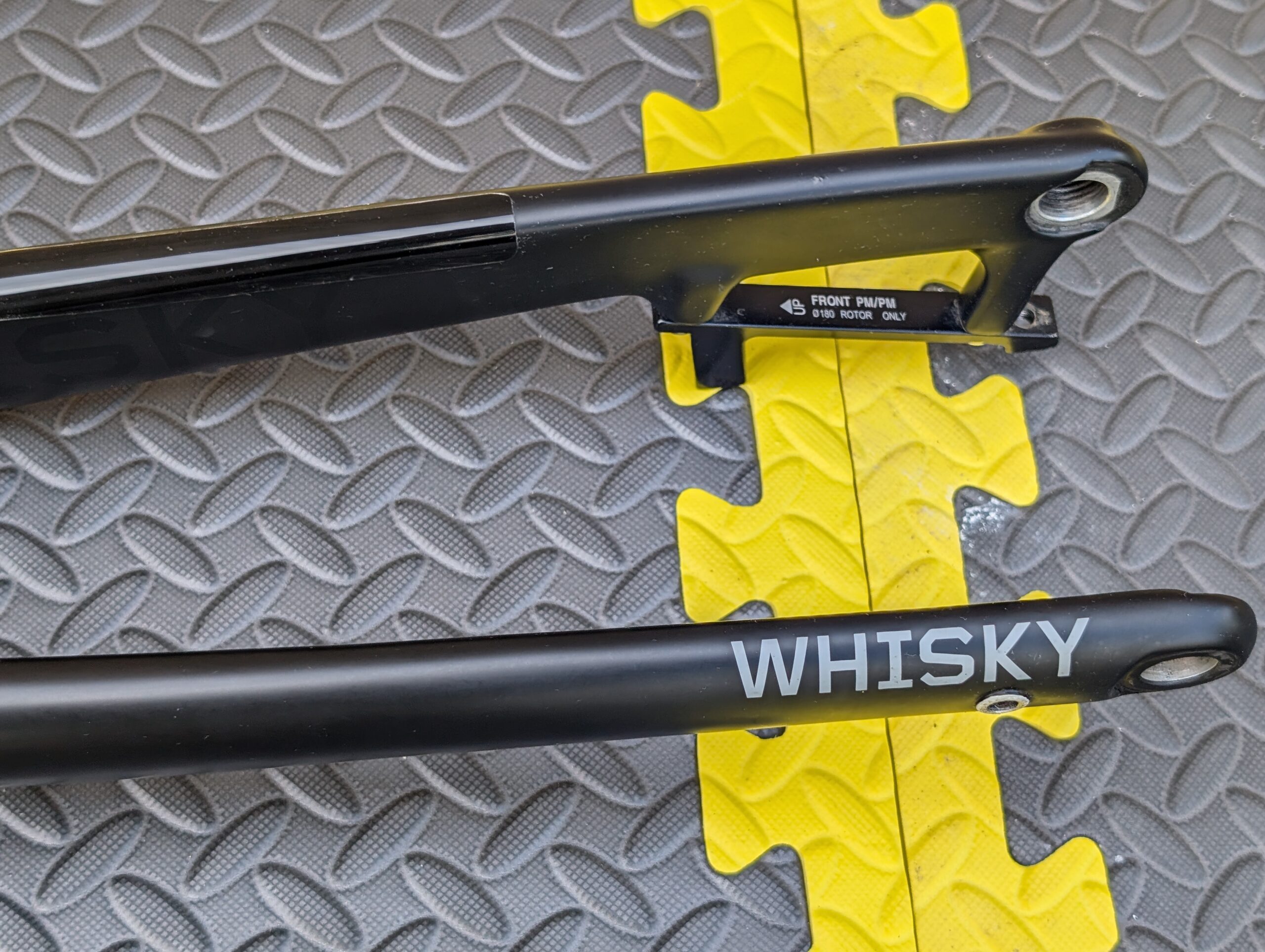 Whisky CX1 CX/Gravel form 15mm Thru axle 235mm steerer