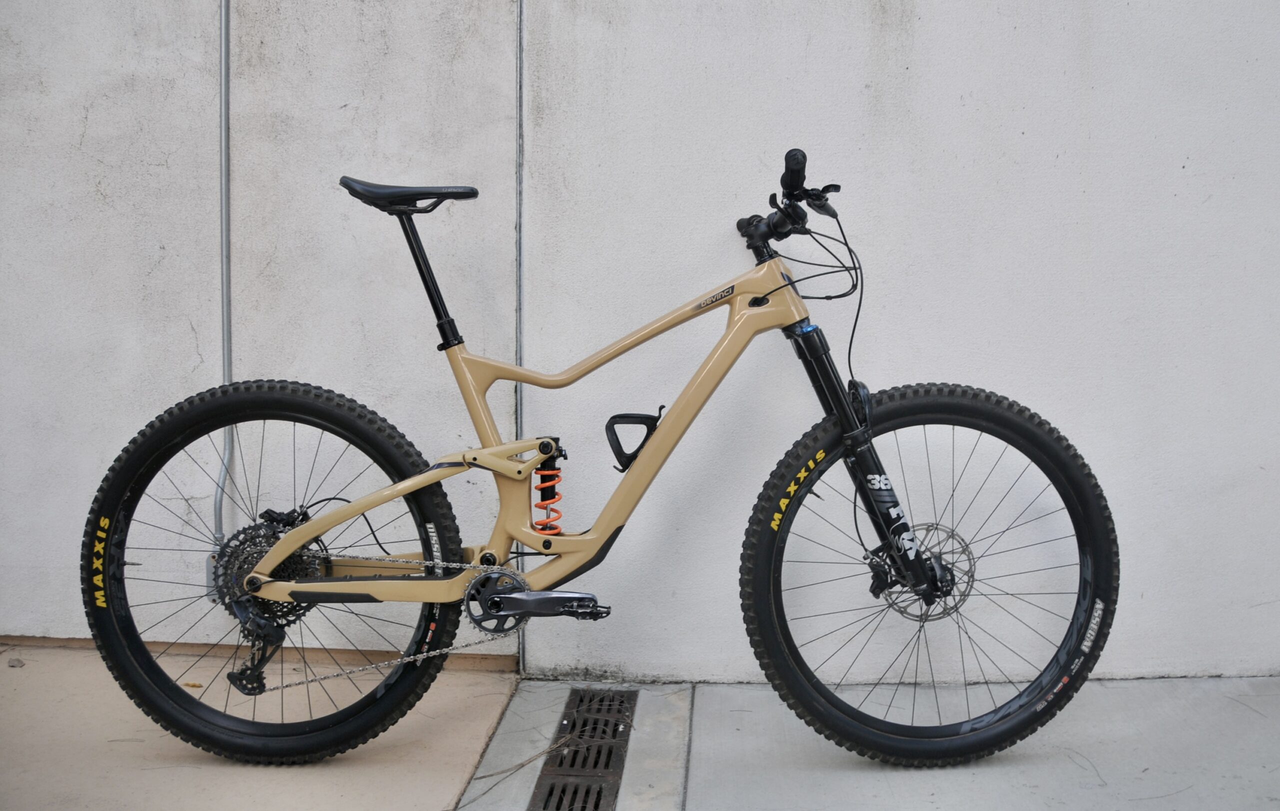 2021 Devinci Troy - Brand new shock