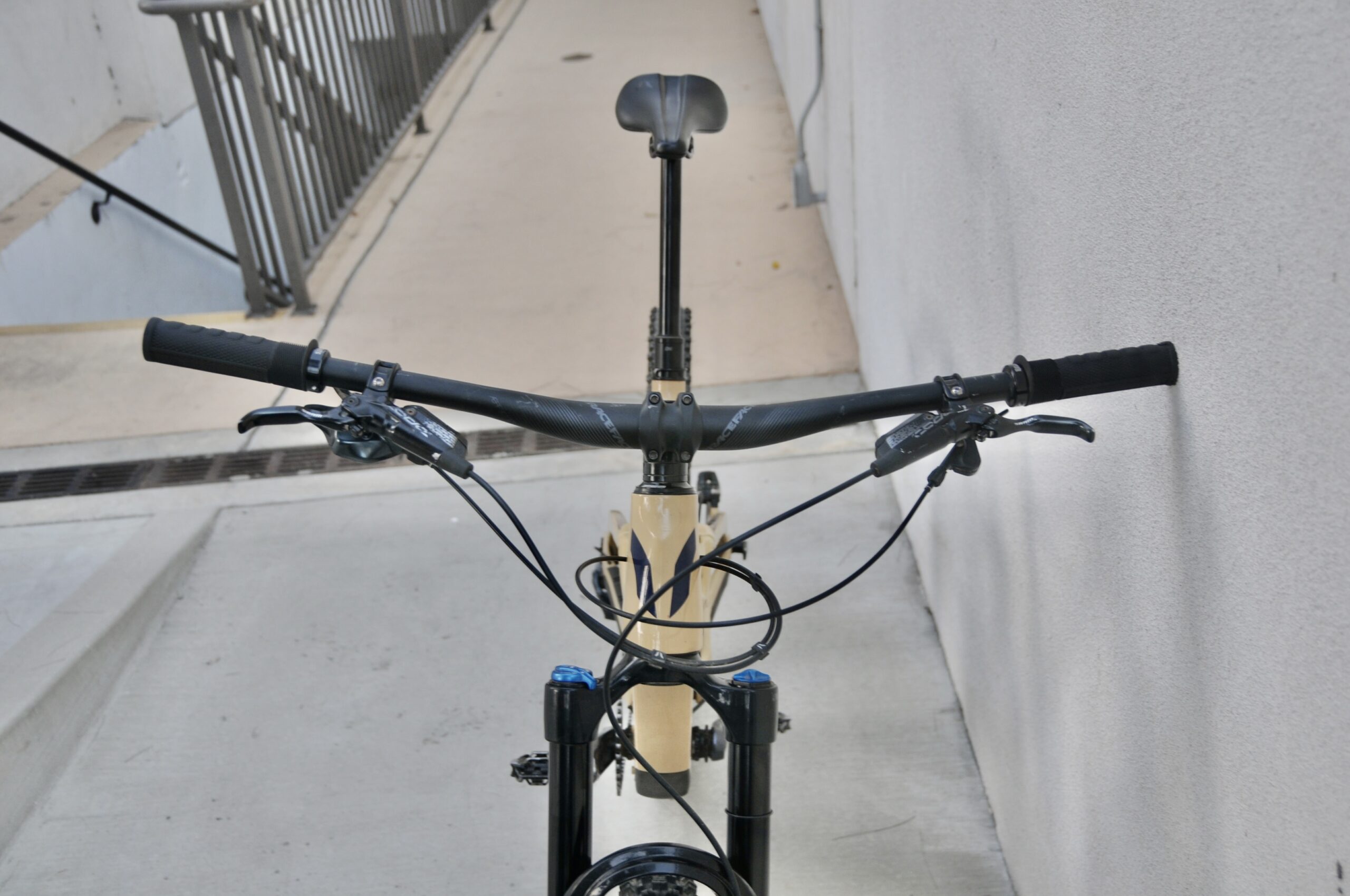 2021 Devinci Troy - Brand new shock