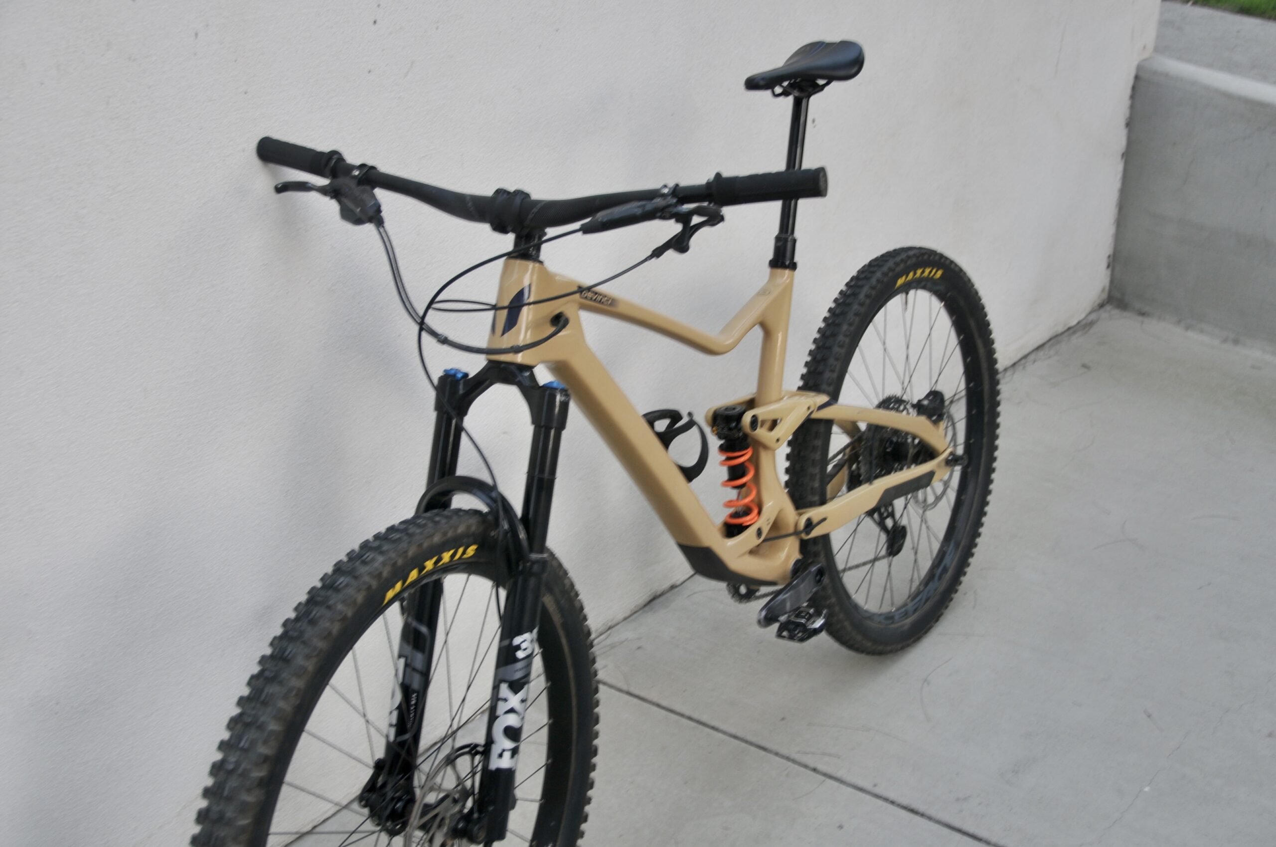 2021 Devinci Troy - Brand new shock