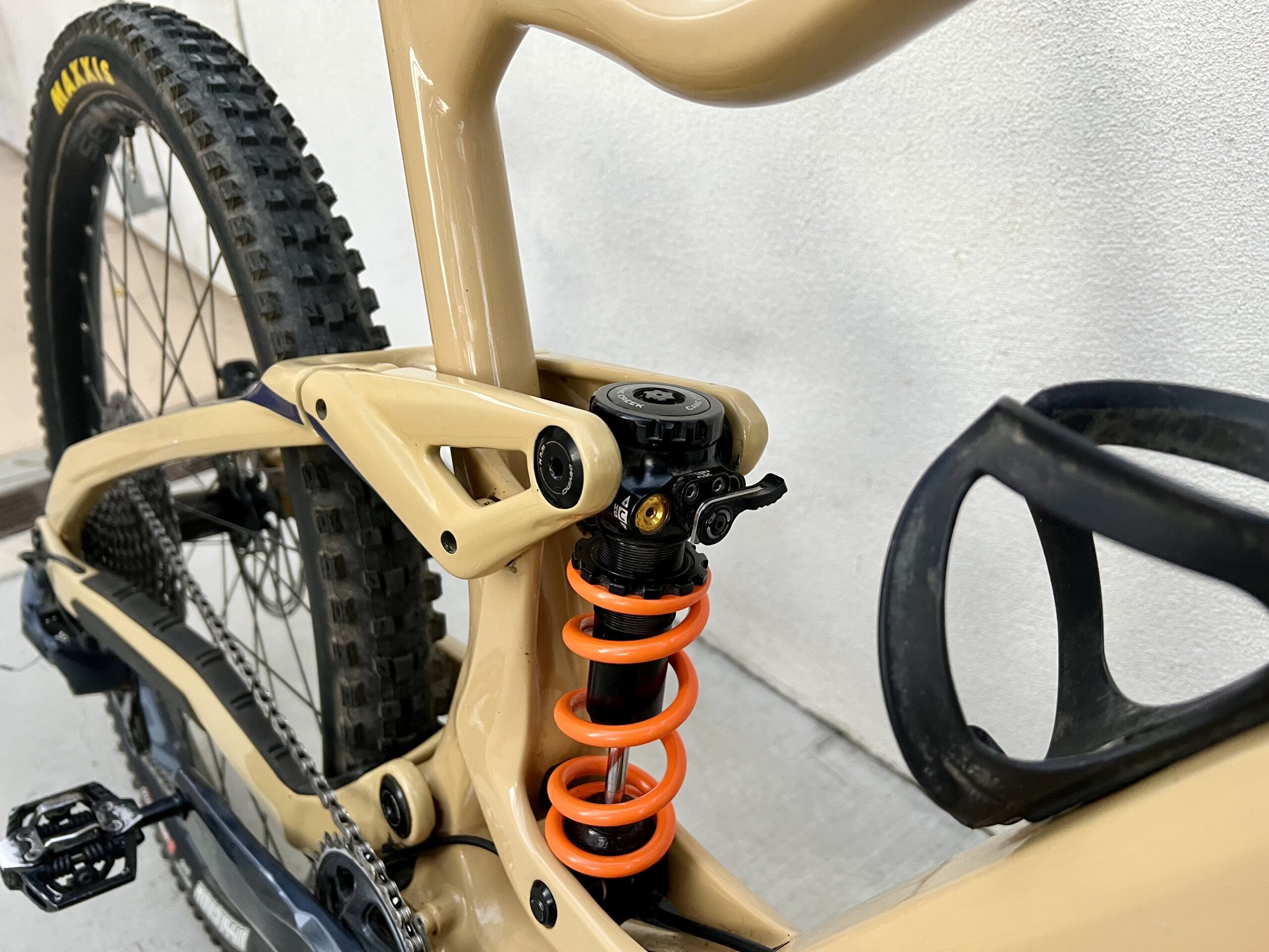 2021 Devinci Troy - Brand new shock