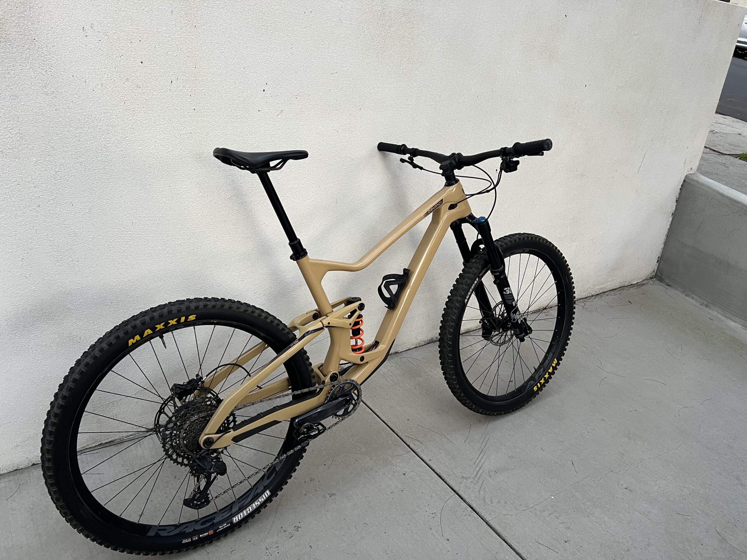 2021 Devinci Troy - Brand new shock