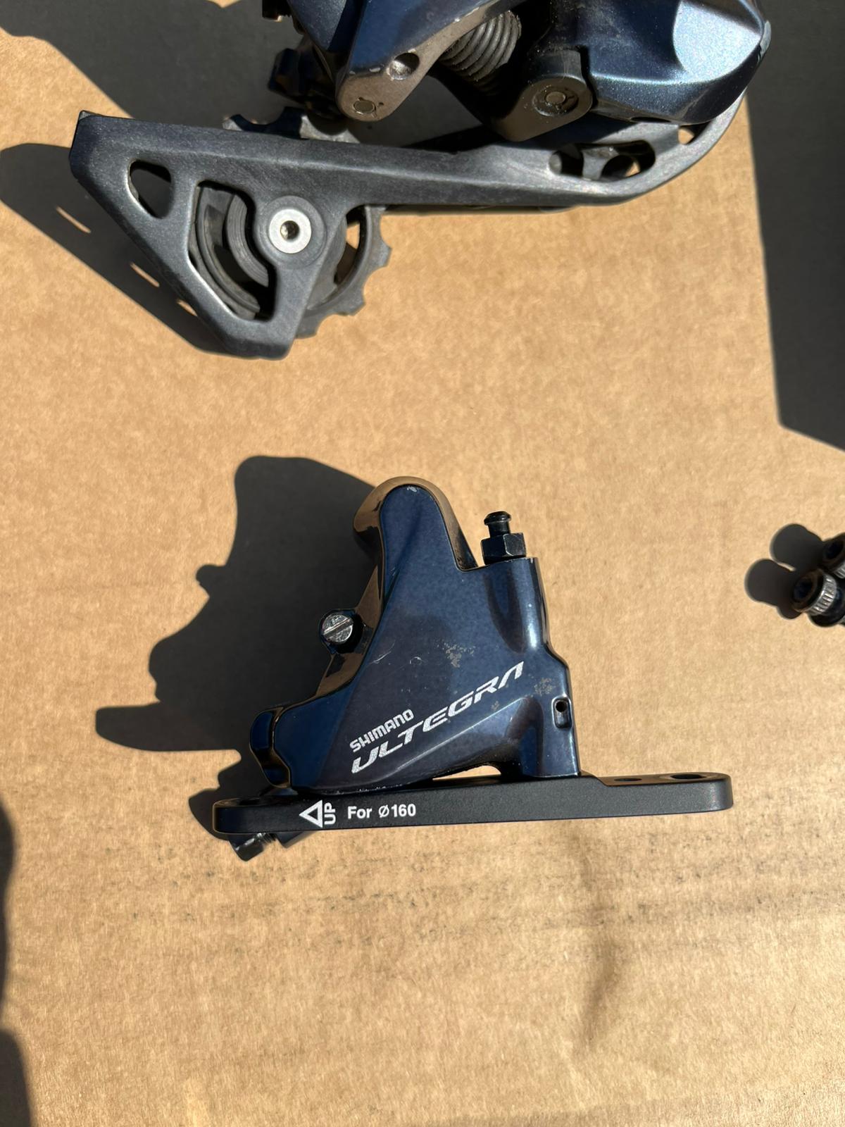 Ultegra R8020 - 11sp hydraulic disc, mechanical gears. 172.5mm cranks