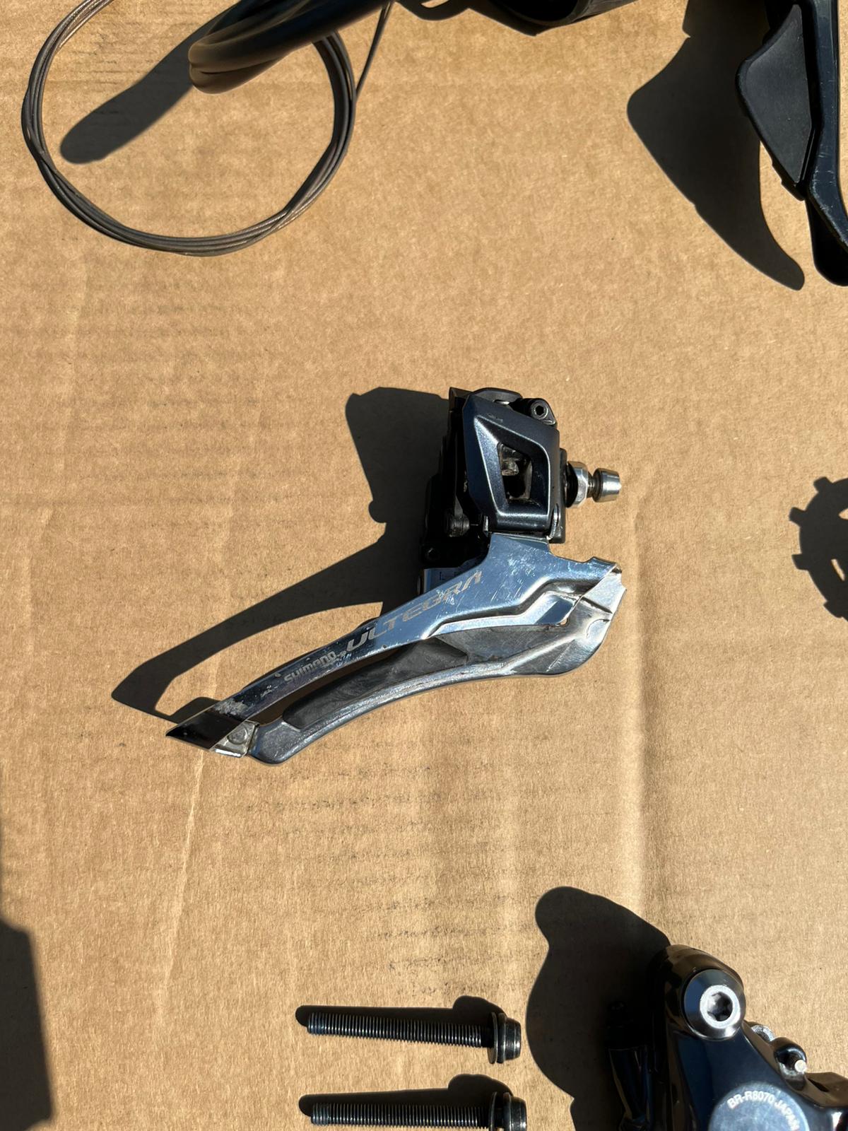 Ultegra R8020 - 11sp hydraulic disc, mechanical gears. 172.5mm cranks