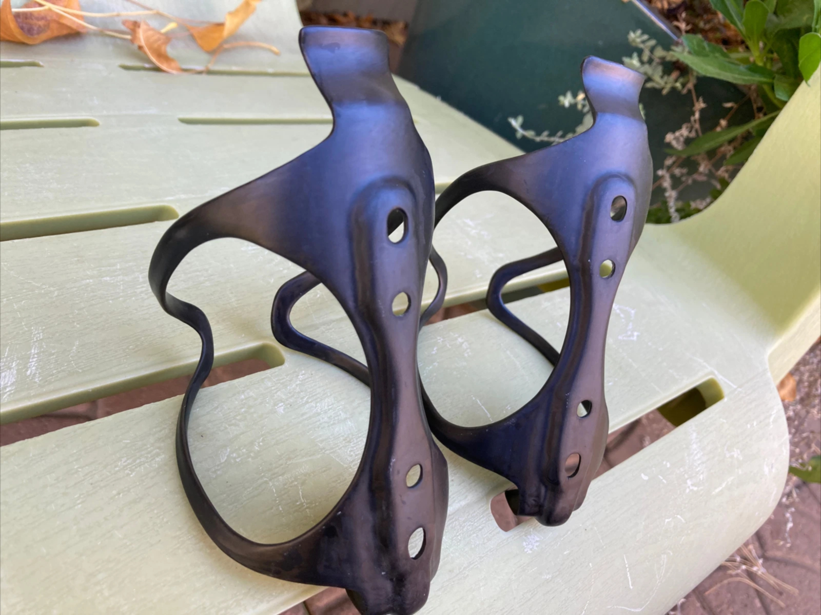 pair arundel carbon bike water bottle cages