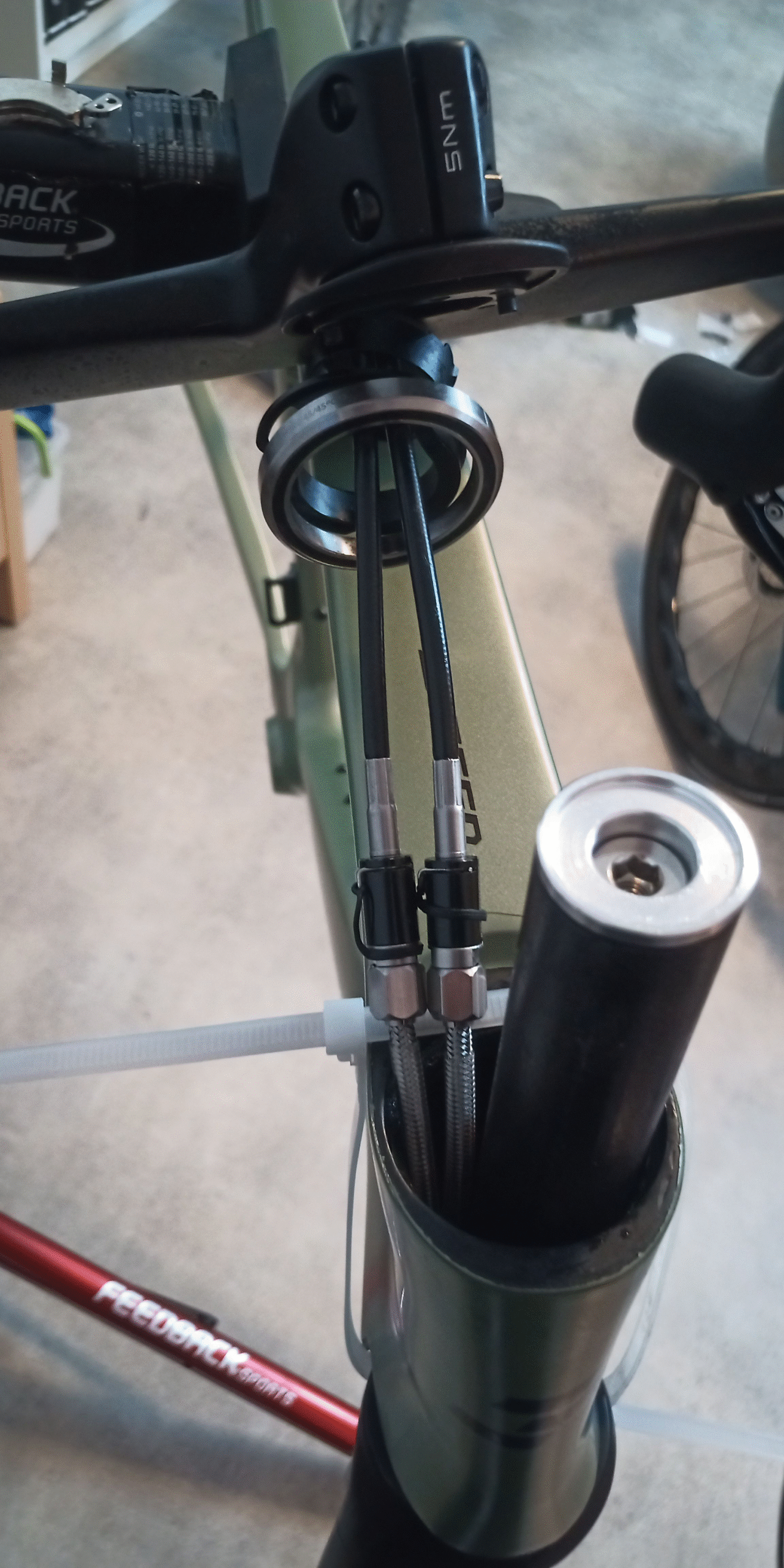 Zeno Q-Connector M9 Road/Gravel for internal routing