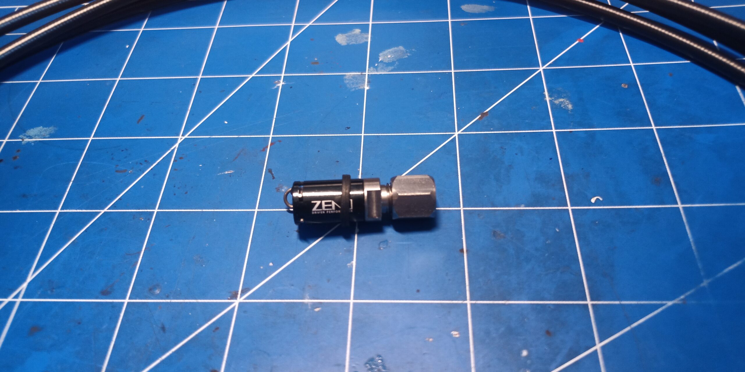Zeno Q-Connector M9 Road/Gravel for internal routing