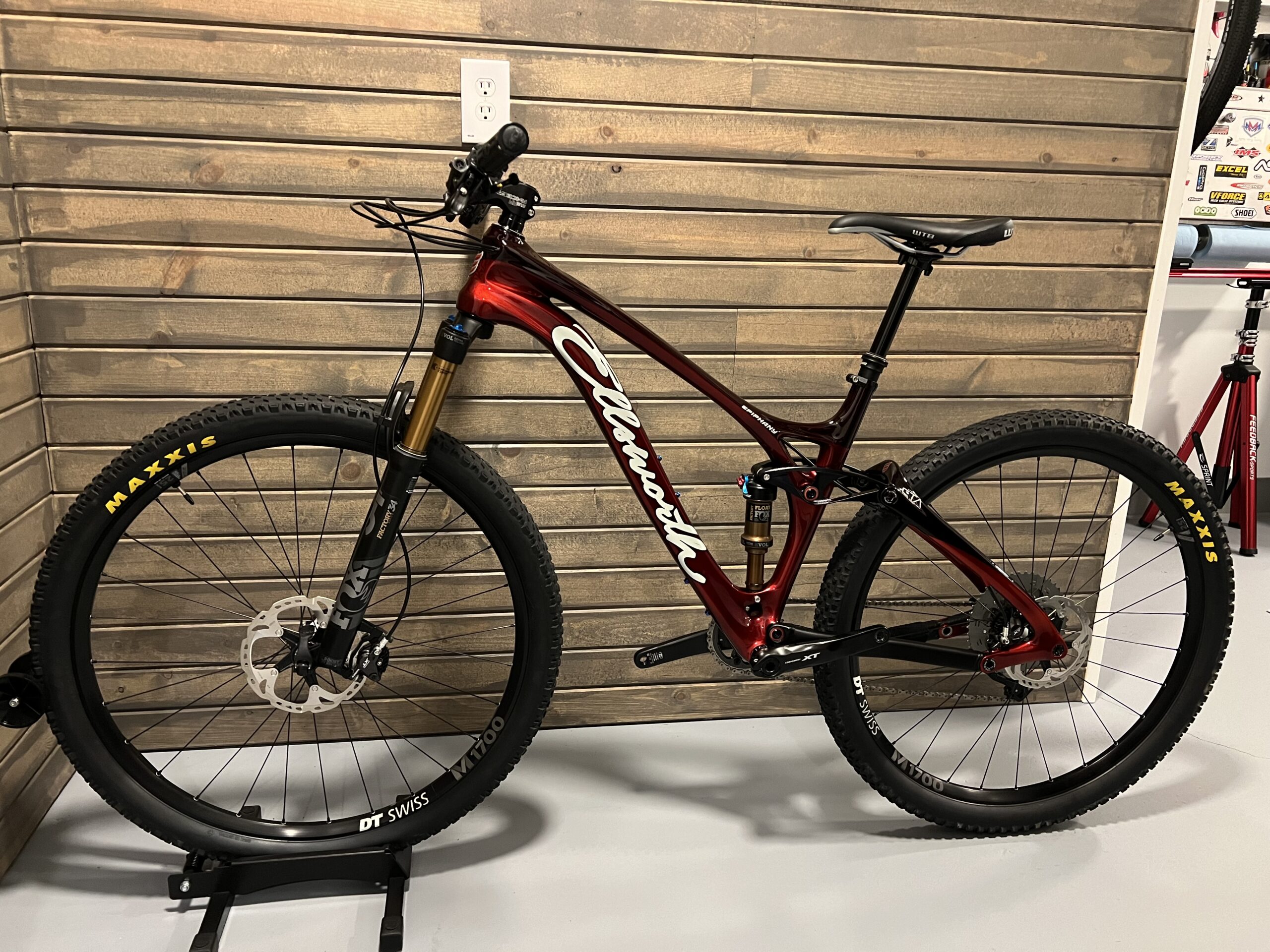 Ellsworth Epiphany: 2019, Medium, Carbon fiber, XT 1x 11