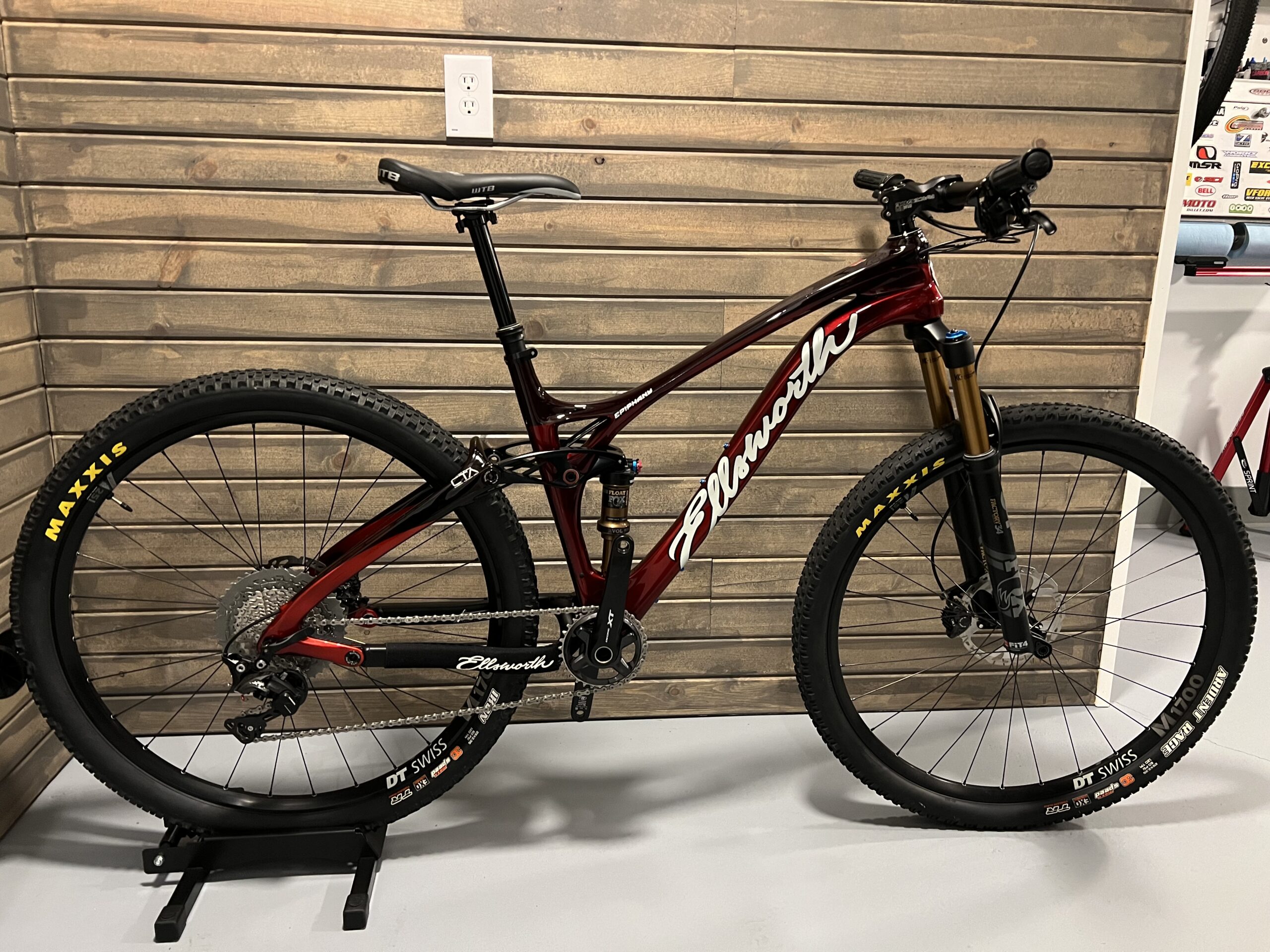 Ellsworth Epiphany: 2019, Medium, Carbon fiber, XT 1x 11