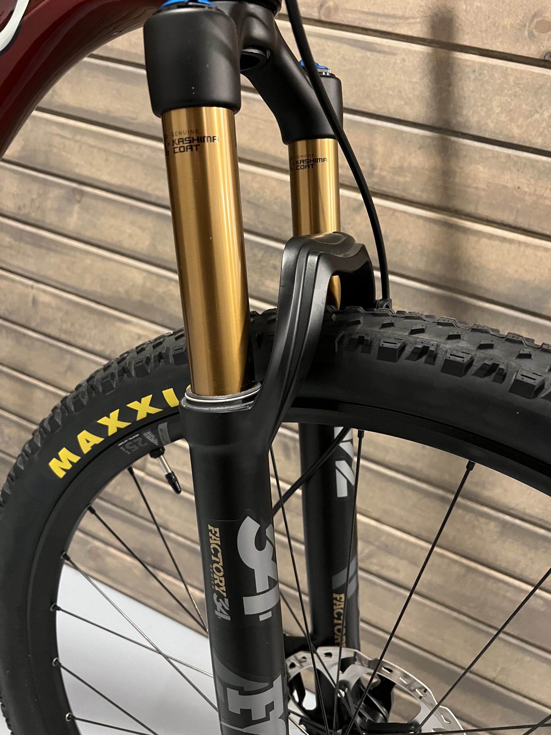 Ellsworth Epiphany: 2019, Medium, Carbon fiber, XT 1x 11