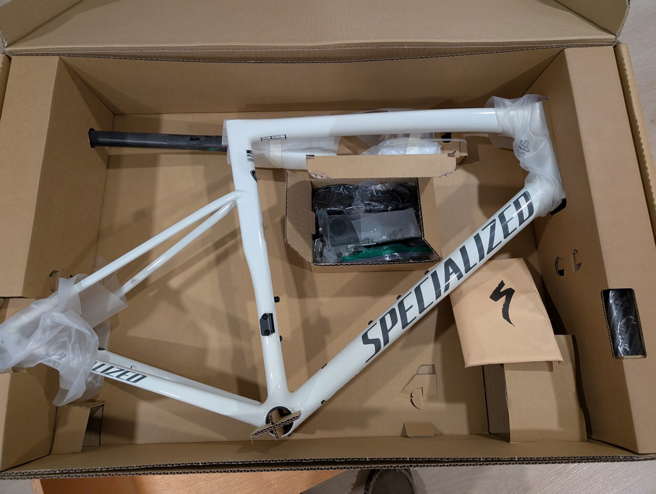 2025 Specialized Tarmac SL8 Size 58 w Ceramic Speed SLT Headset
