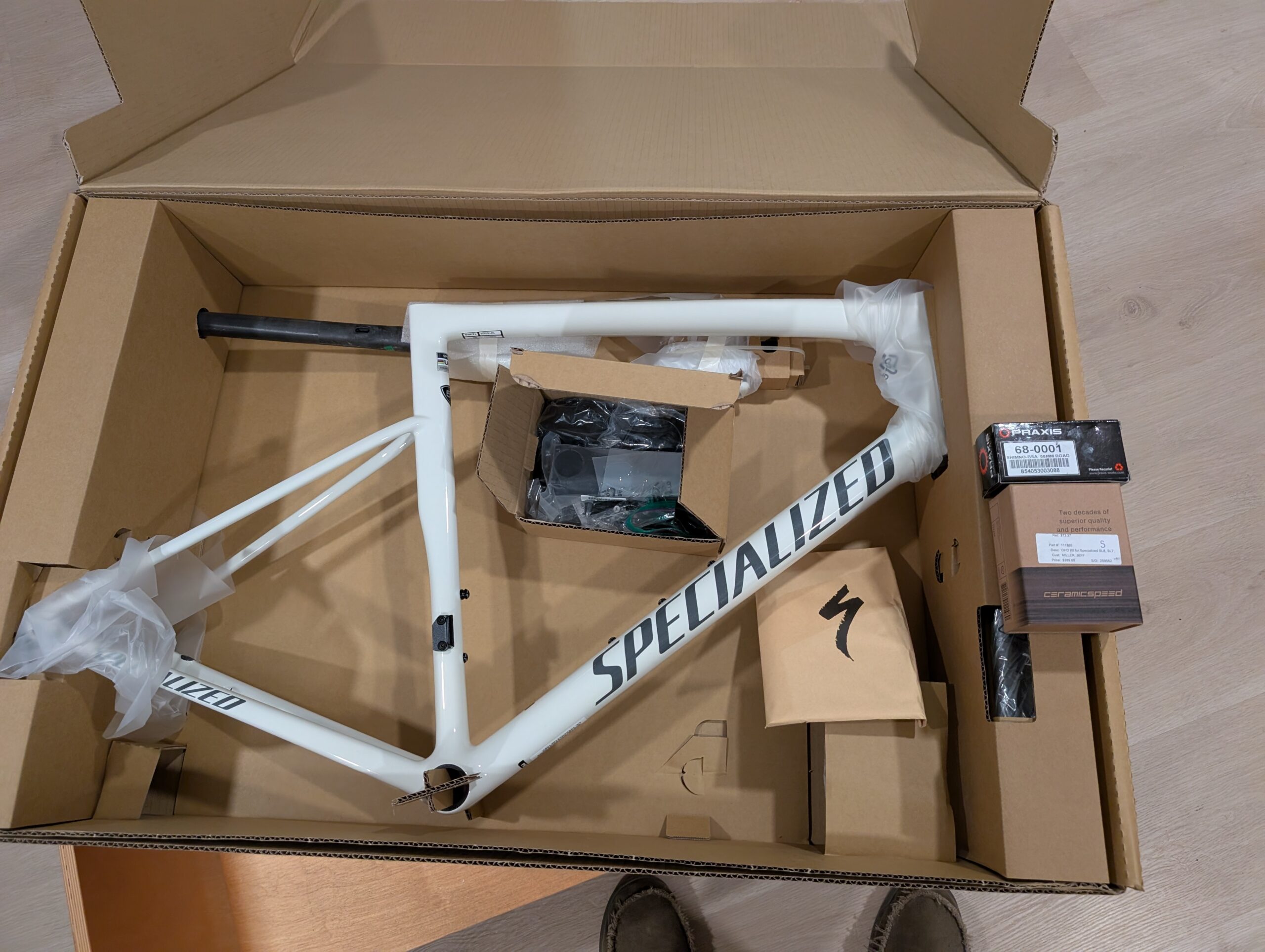 2025 Specialized Tarmac SL8 Size 58 w Ceramic Speed SLT Headset
