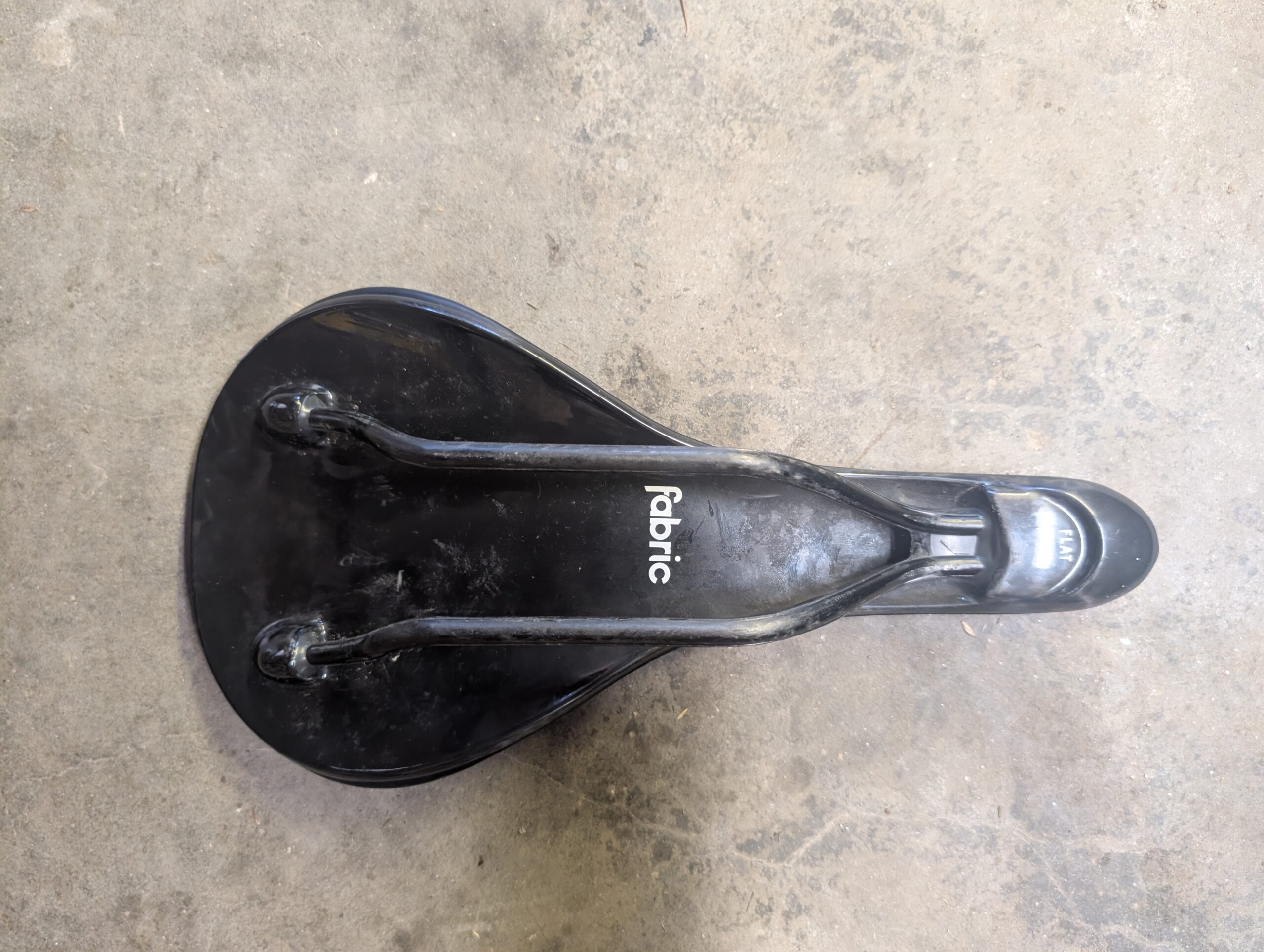 Fabric Scoop Flat Pro saddle, 142mm, carbon rails