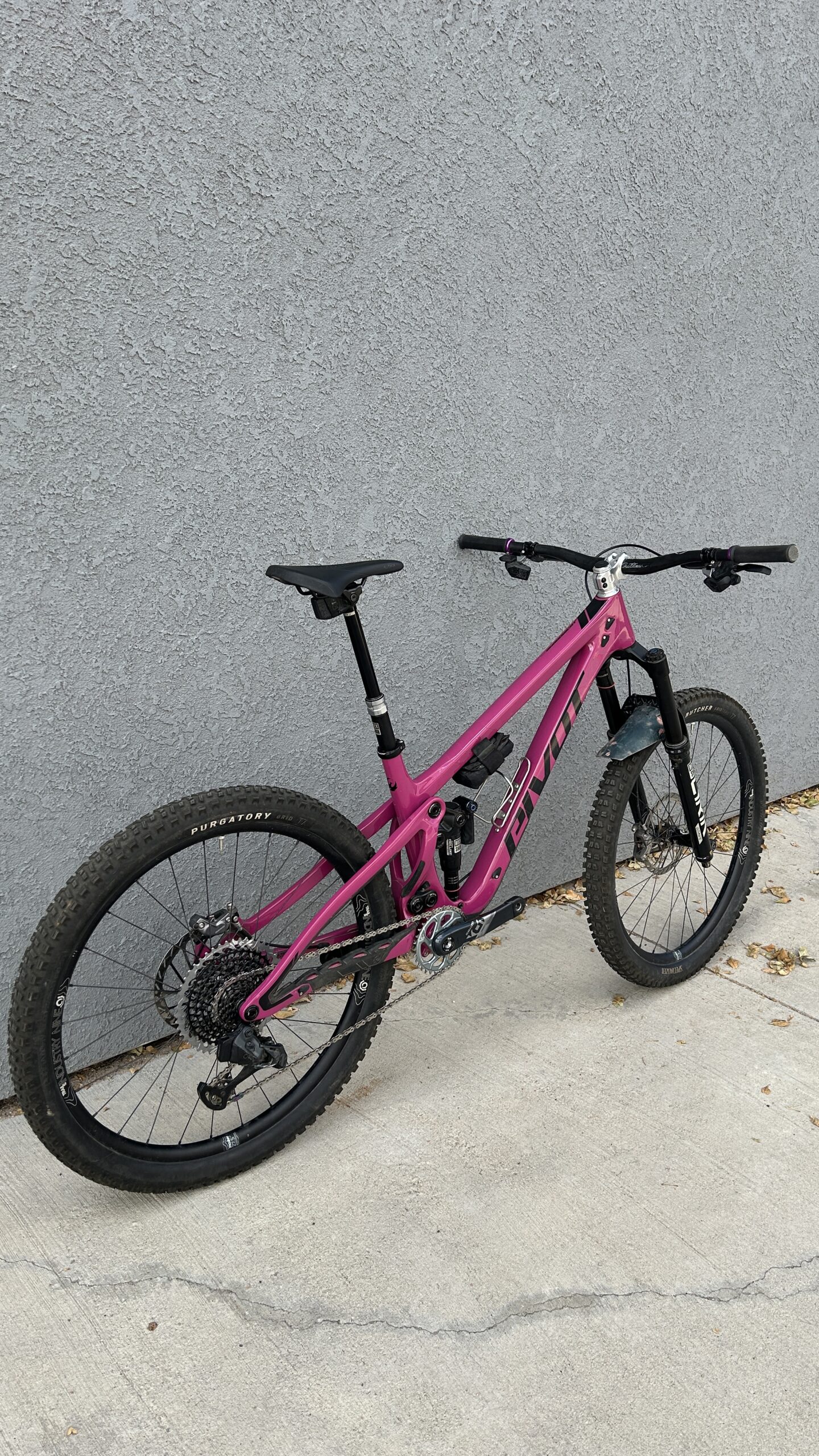 2023 Pivot Shadowcat (Medium) w/ Extras!